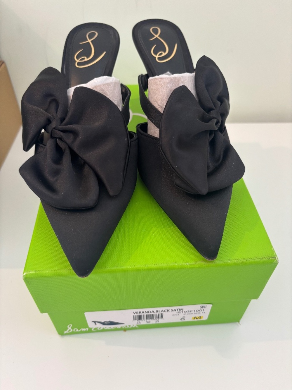 Bandolino Veranda heel. Black, satin, size 6